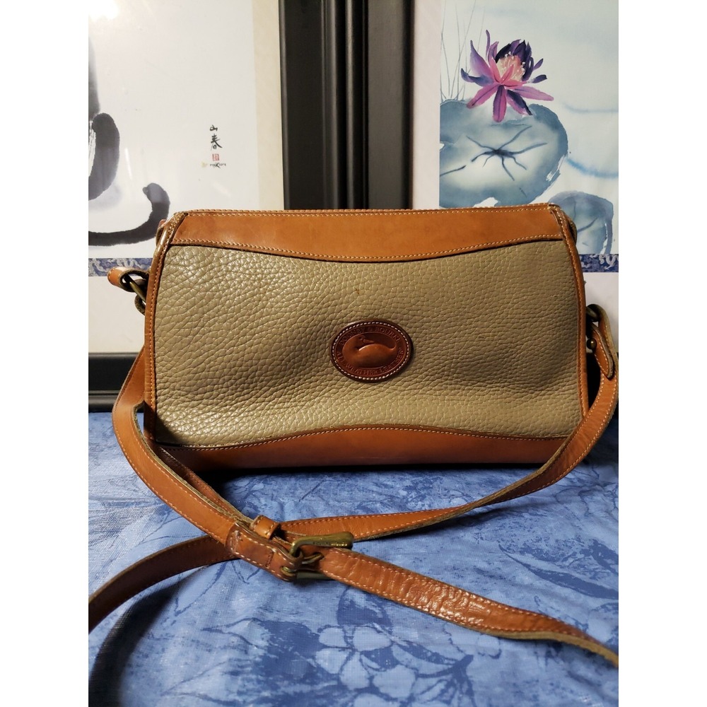 Vintage Dooney & Bourke All Weather‎ Pebbled Leather crossbody Tan Brown bag
